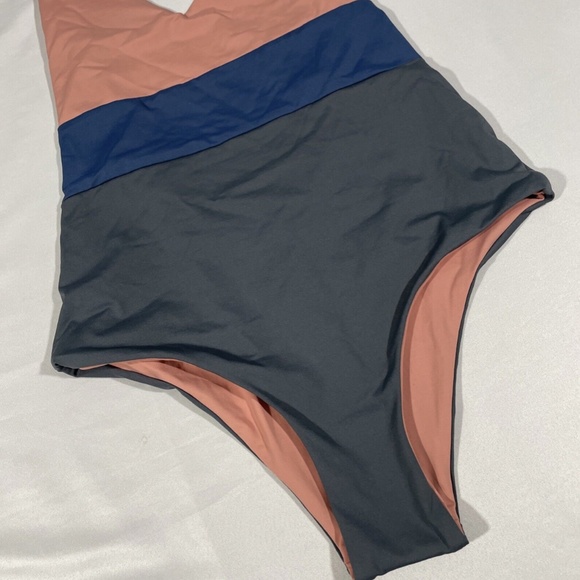 NWT Tavik [ XS ] Chase Colorblock One-Piece Swimsuit Desert Rose/ Grey‎ - Picture 7 of 12